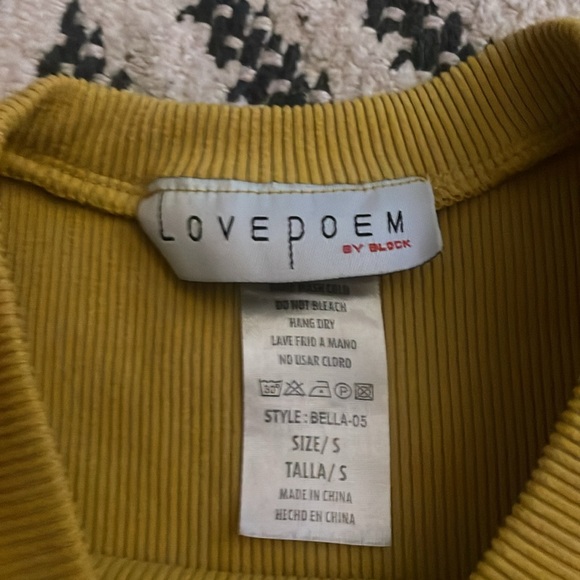 size small, very comfortable, super soft, pretty color - Picture 2 of 3